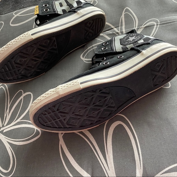 Batman *Limited Edition* All-Star Converse - Picture 8 of 16